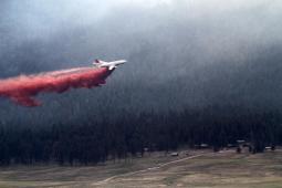 Fire retardant air drop. (Photo by Kristen Honig/inciweb)